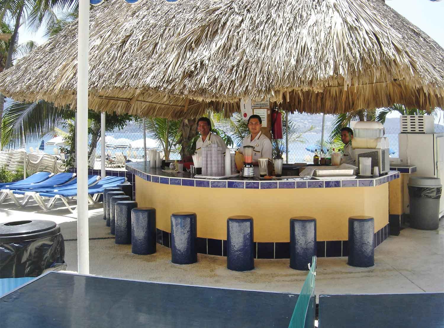 Ritz Acapulco All Inclusive Екстер'єр фото A poolside bar in a resort