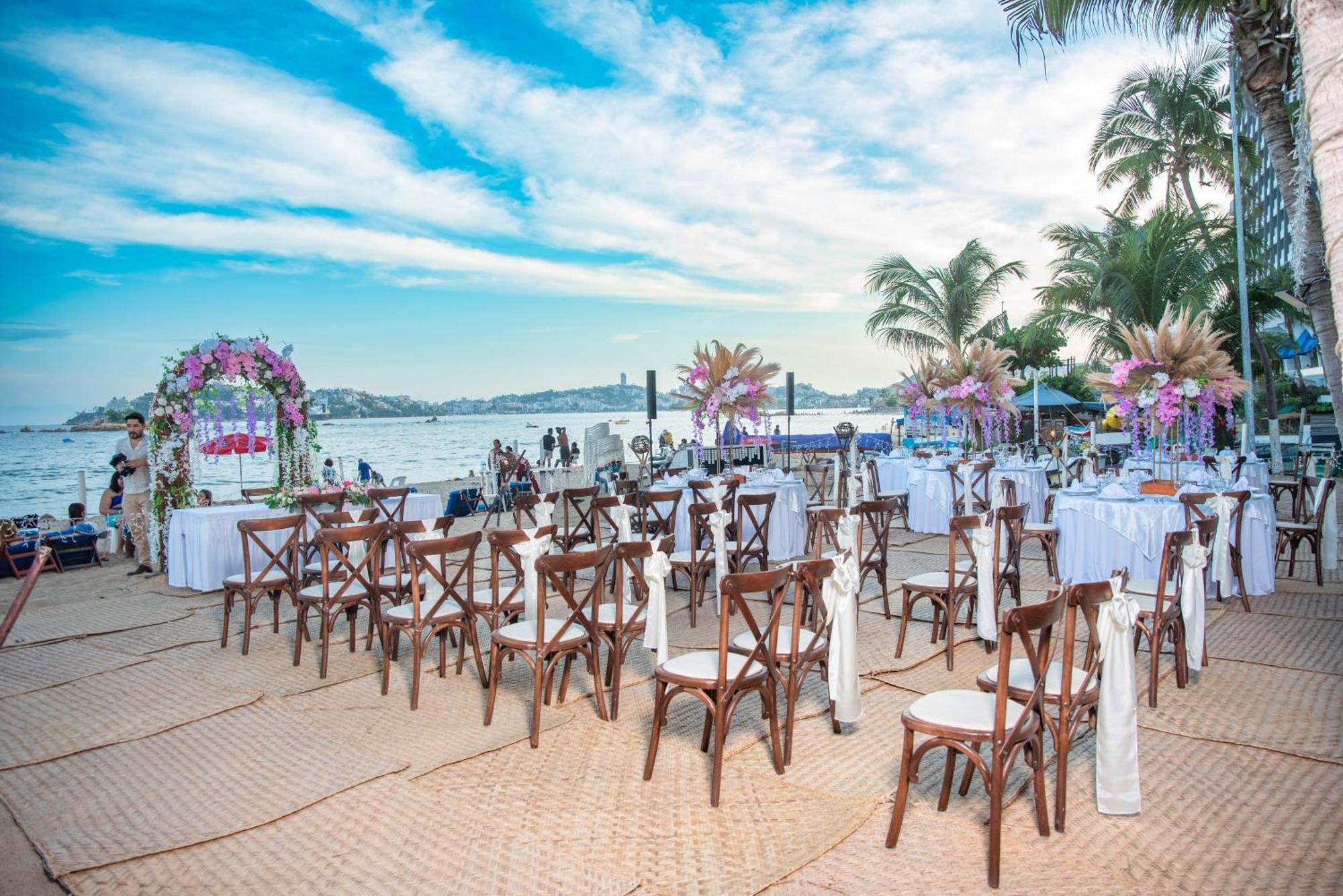 Ritz Acapulco All Inclusive Екстер'єр фото A wedding reception at the beach