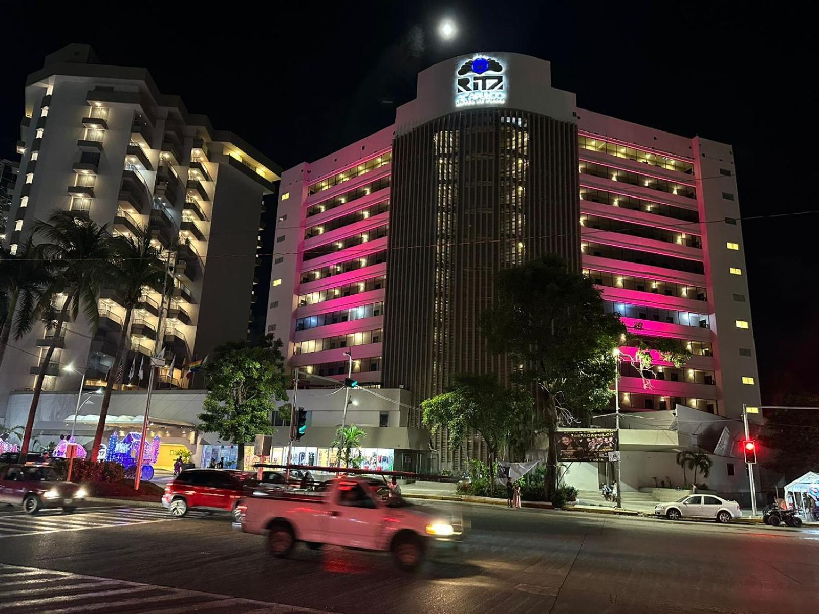 Ritz Acapulco All Inclusive Екстер'єр фото The hotel at night