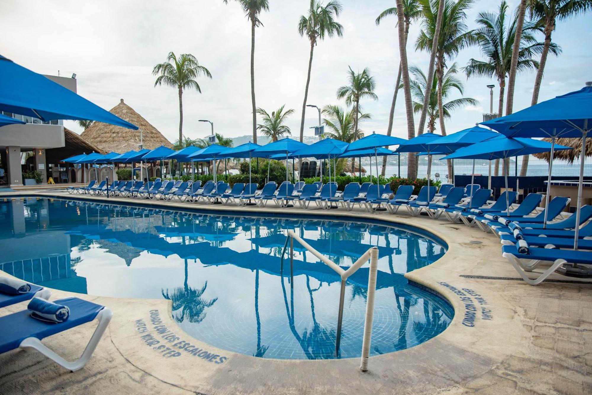 Ritz Acapulco All Inclusive Екстер'єр фото Pool at the Hilton San Diego Bay