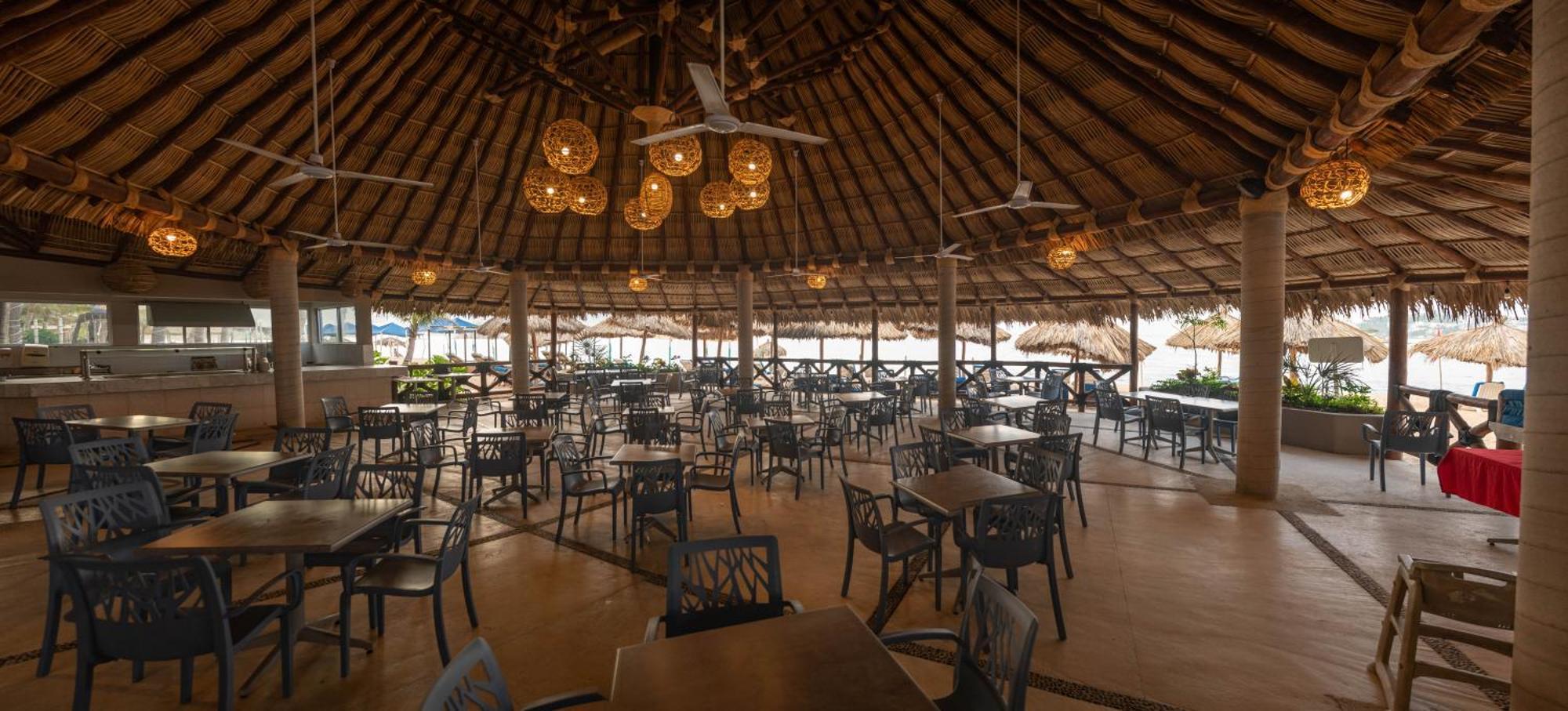 Ritz Acapulco All Inclusive Екстер'єр фото The interior of the buffet at the Grand Palladium Hotel