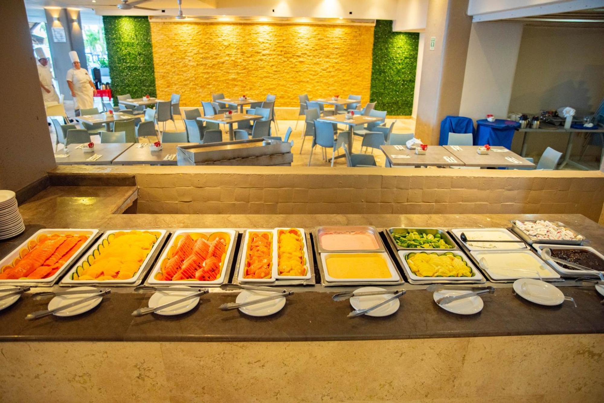 Ritz Acapulco All Inclusive Екстер'єр фото A buffet at a hotel