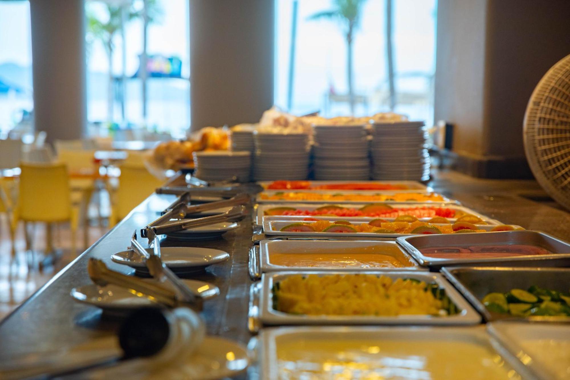 Ritz Acapulco All Inclusive Екстер'єр фото A chafing dish buffet
