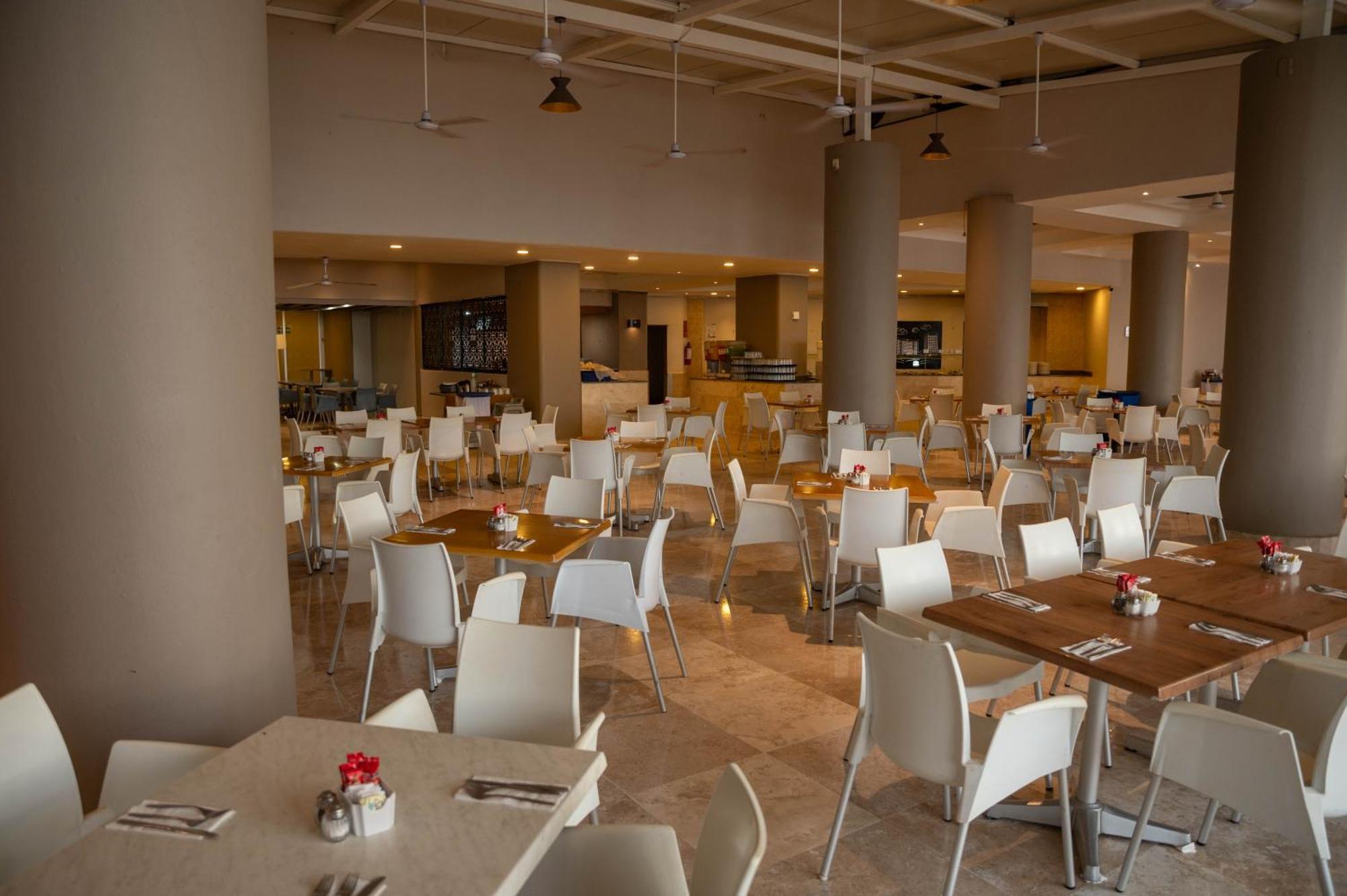 Ritz Acapulco All Inclusive Екстер'єр фото The restaurant at the hotel