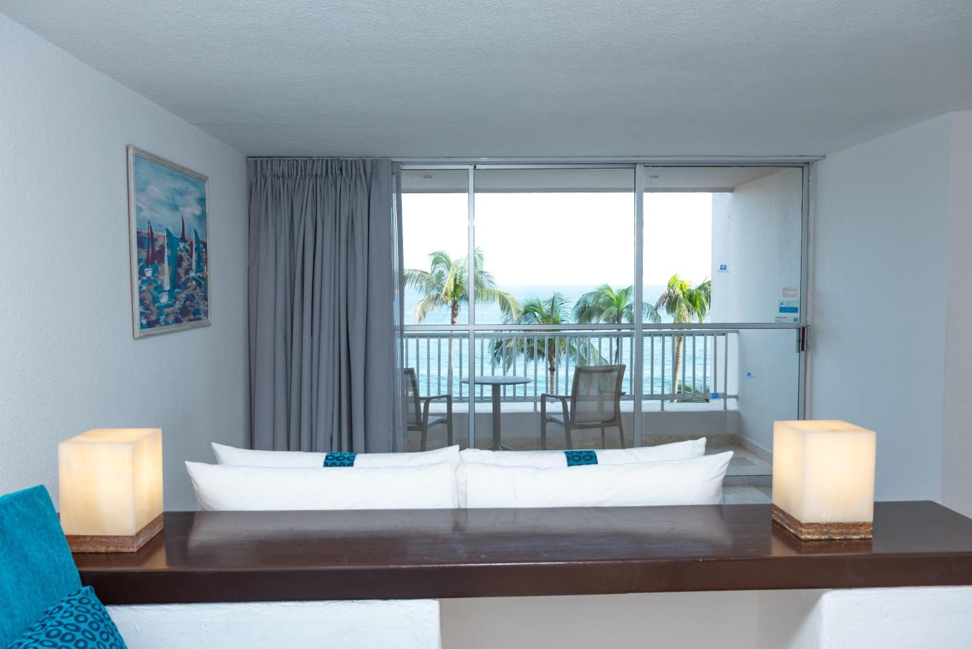 Ritz Acapulco All Inclusive Екстер'єр фото A room at the Hilton San Diego Bayfront