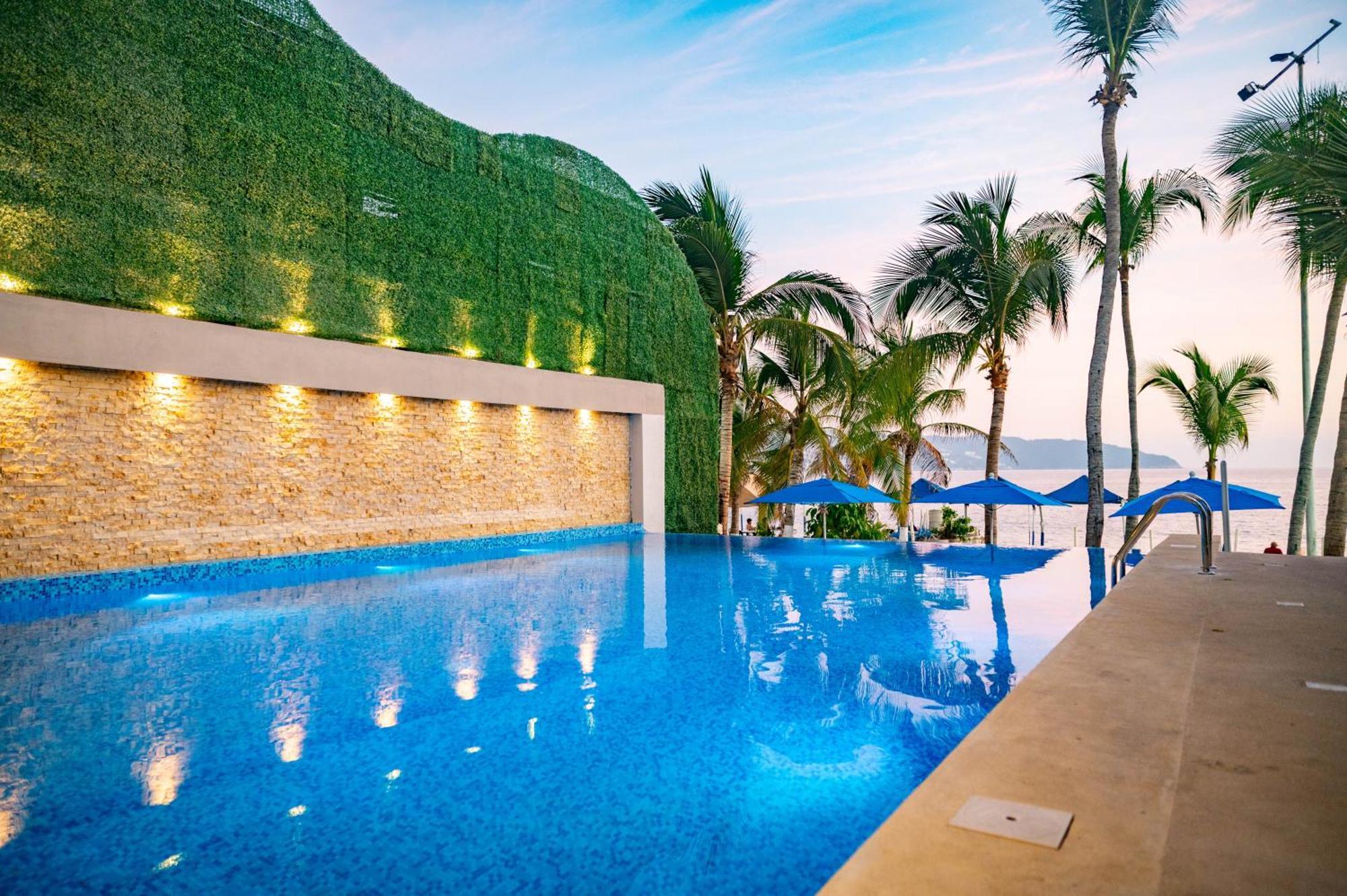 Ritz Acapulco All Inclusive Екстер'єр фото The swimming pool at the resort