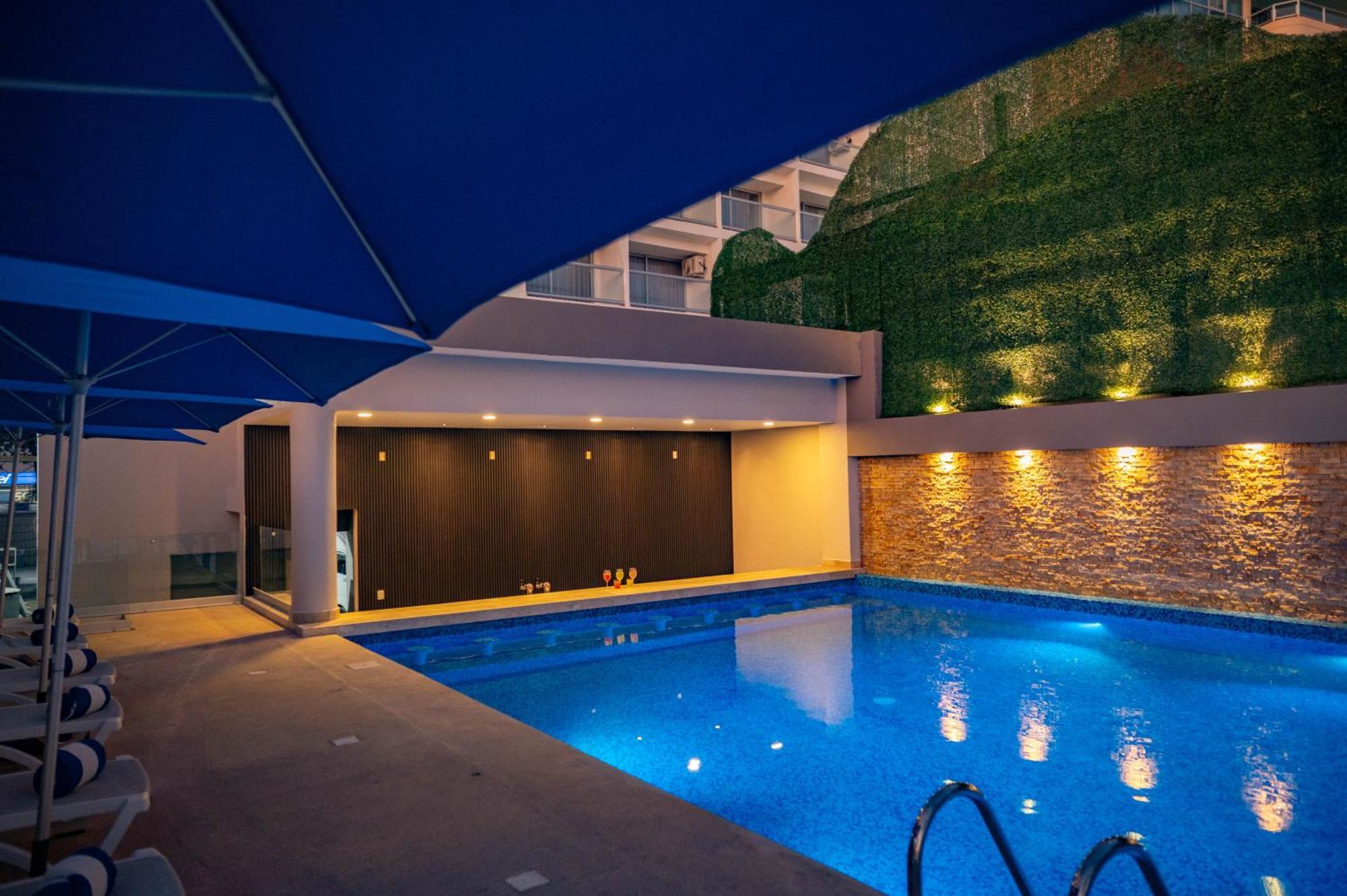 Ritz Acapulco All Inclusive Екстер'єр фото The swimming pool at the hotel