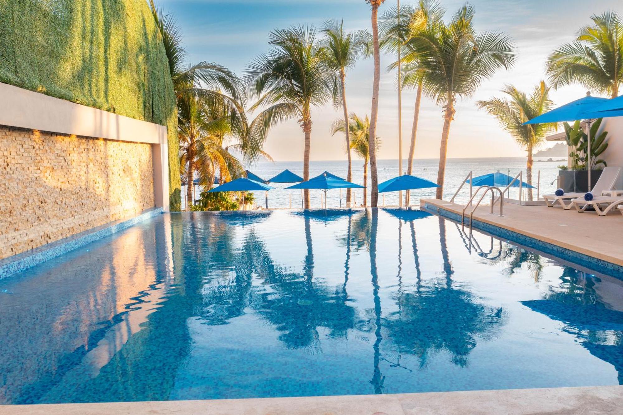 Ritz Acapulco All Inclusive Екстер'єр фото Infinity pool at the beach